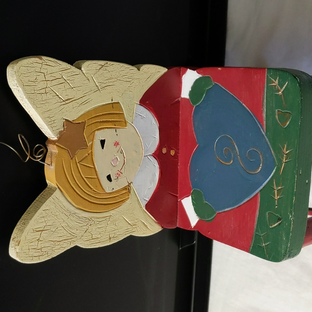 Super cute mini decorative chair. See photos for measurements.